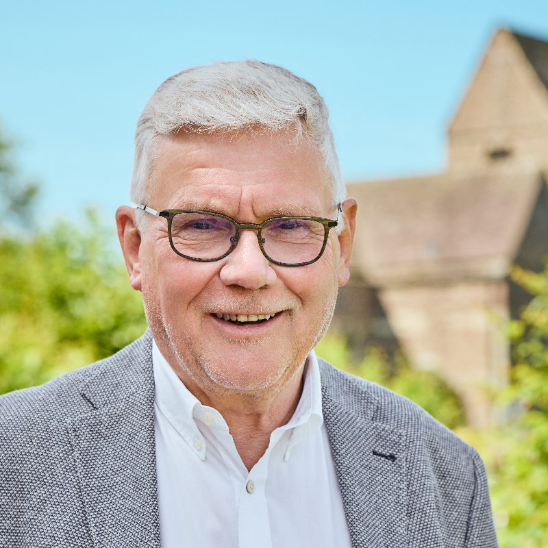  Manfred Laetari